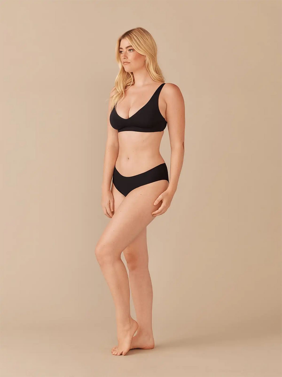 Seamless Plunge Bralette | Black