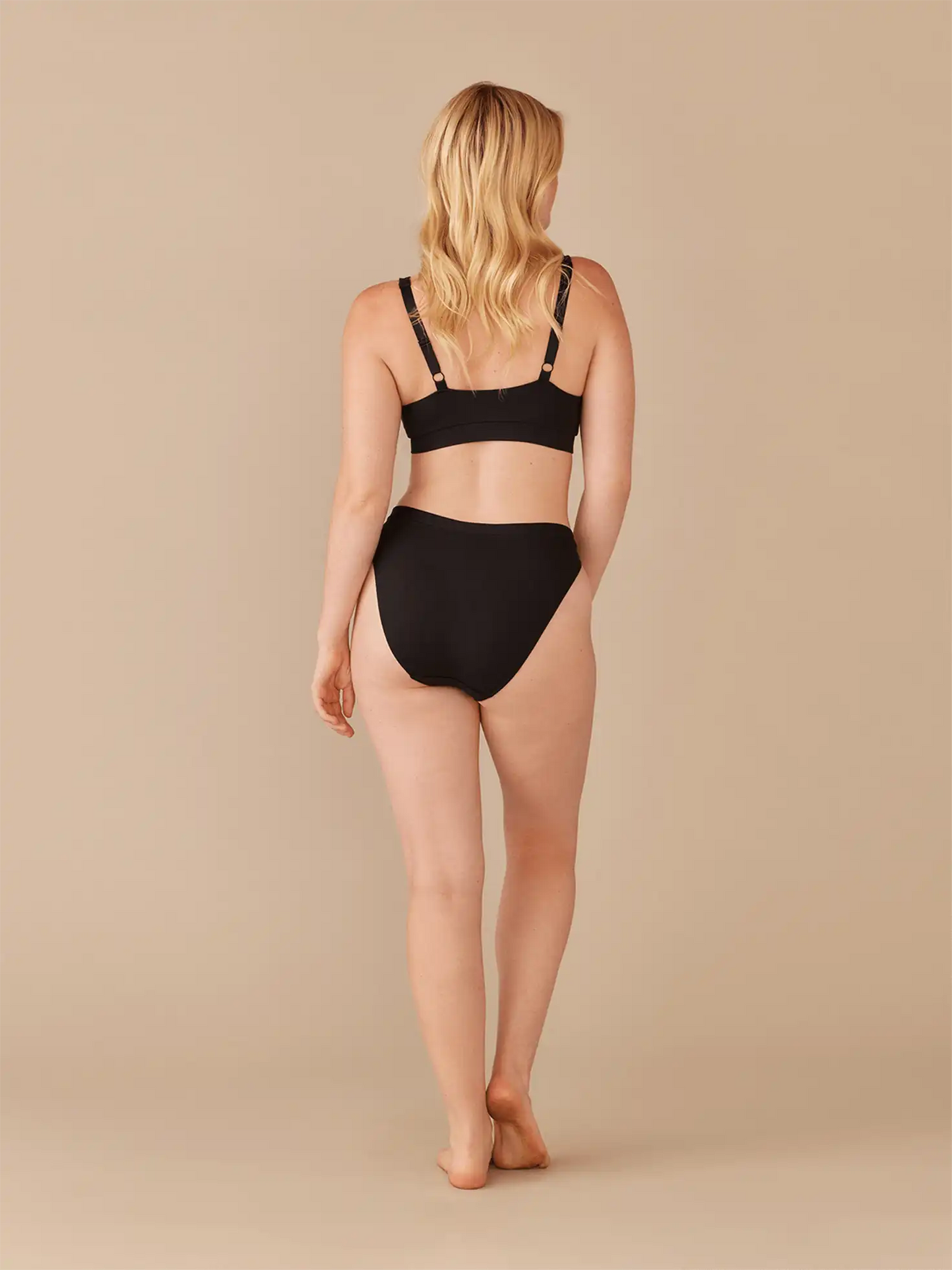 UltraModal™ FeelFree Square Neck Bralette | Black