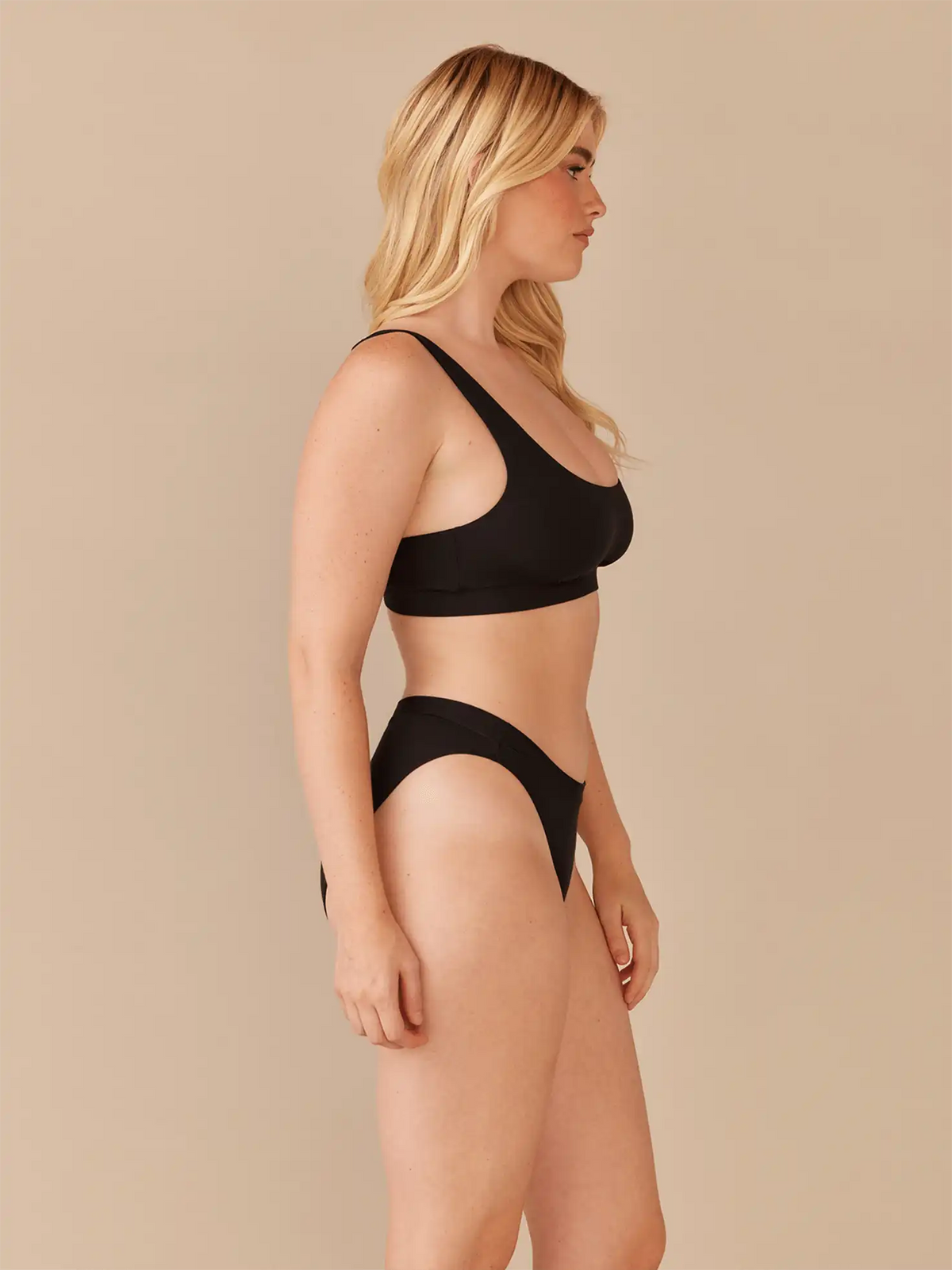 UltraModal™ FeelFree Square Neck Bralette | Black